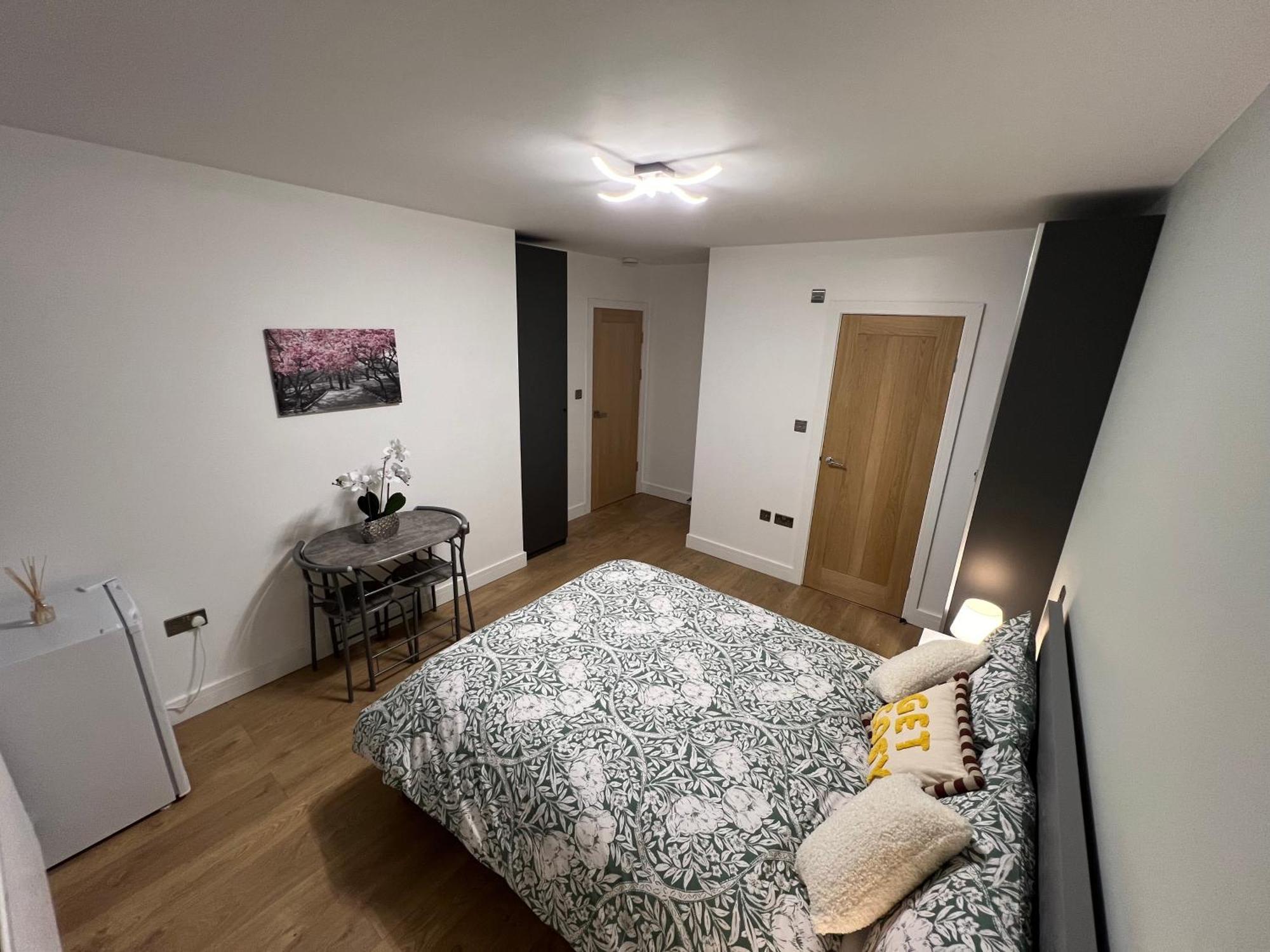 Modern Suite Feltham Dış mekan fotoğraf