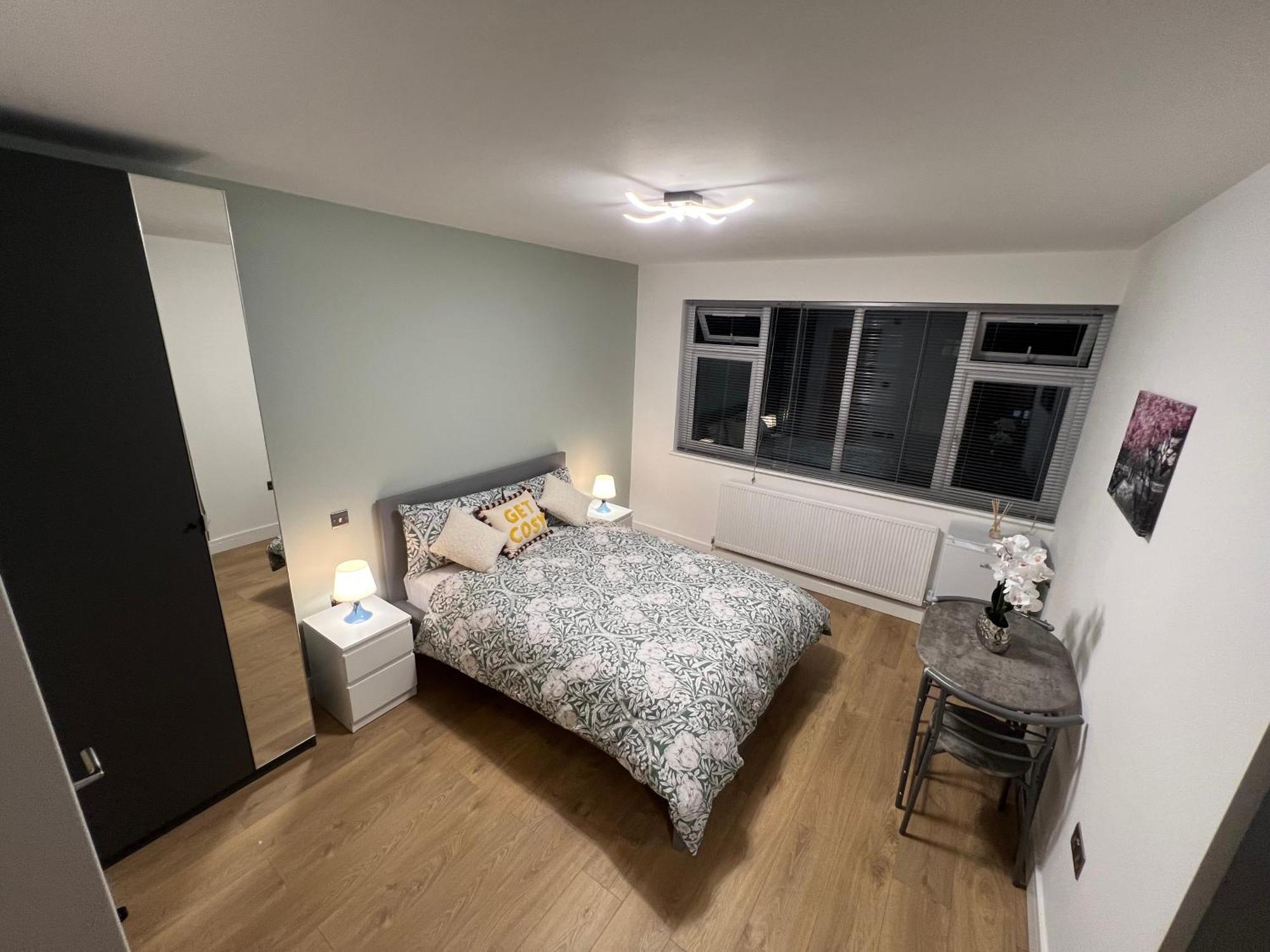 Modern Suite Feltham Dış mekan fotoğraf